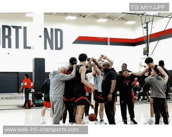 杨瀚森与克林根联手打造内线防线共同提升球队竞争力 杨瀚森与克林根联手打造内线防线共同提升球队竞争力