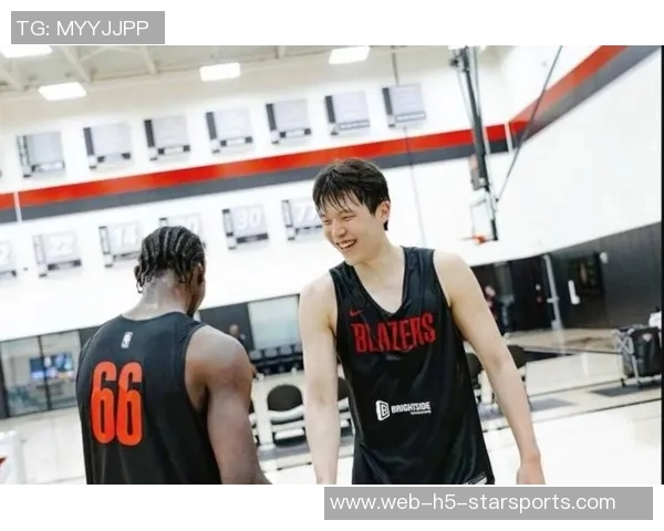 杨瀚森顺利通过脑震荡检查开拓者队士气恢复无碍继续征战 杨瀚森顺利通过脑震荡检查开拓者队士气恢复无碍继续征战