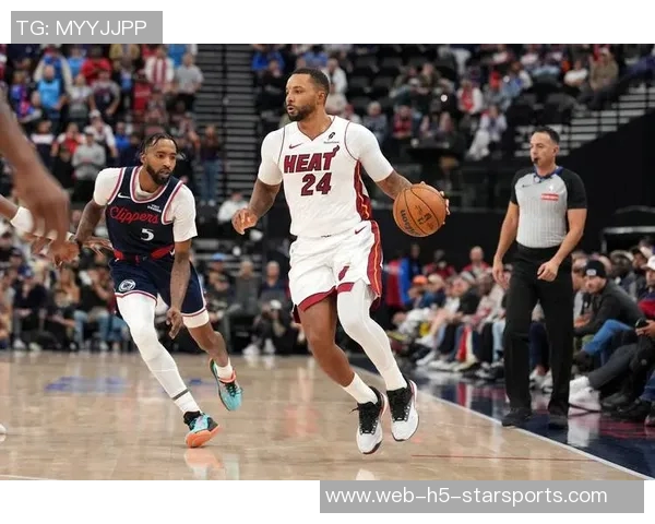 鲍威尔自信发声期待全明星回归称去年应当入选 鲍威尔自信发声期待全明星回归称去年应当入选