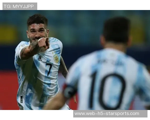 德保罗与梅西庆祝合照分享期待最后一步共同努力实现目标